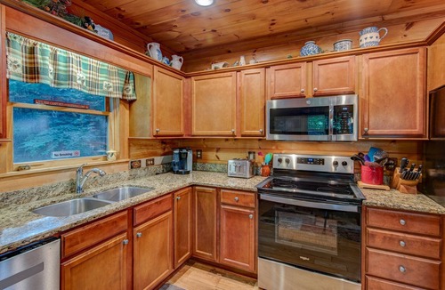 Boone Cabin | Carolina Charm - Hot Tub - Pool Table - Fire Pit