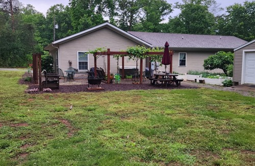 Hamptonville House | Carolina Rest in Amish Country
