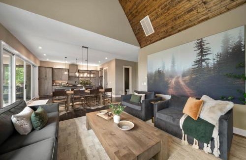 Lenoir House | Carolina Tops