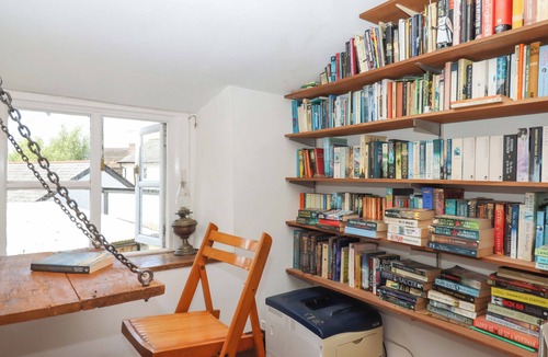 Hatherleigh Cottage | CARPENTER'S COTTAGE, pet friendly, with open fire in Hatherleigh