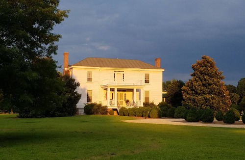 Snow Hill Cottage | Carriage House at Benjamin W. Best Country Inn