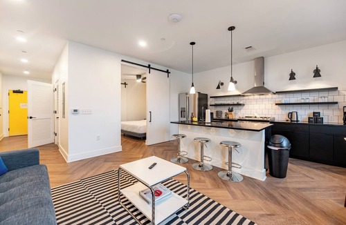 Historic Edgefield Hotel | Carter #204 by AvantStay | 1BR + Balcony
