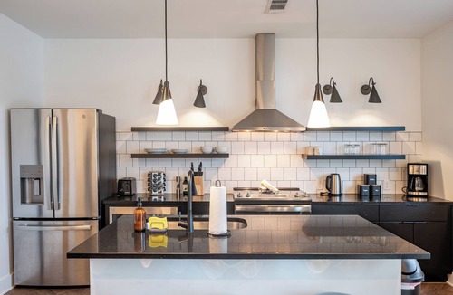 Historic Edgefield Hotel | Carter #204 by AvantStay | 1BR + Balcony