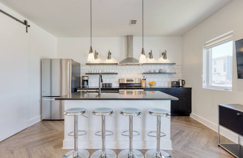 Historic Edgefield Hotel | Carter #302 by AvantStay | 1BR + Rooftop Access