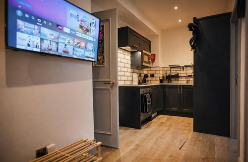 Newcastle-upon-Tyne Apartment | Casa Cabana - Building - sleep 20