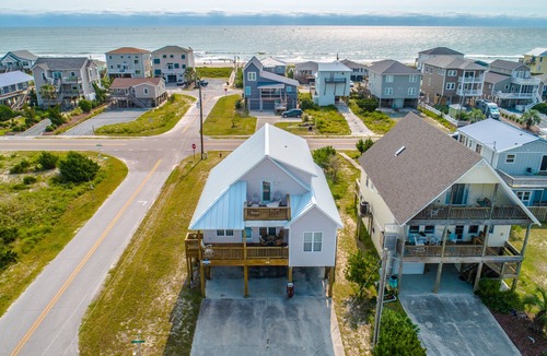 Topsail Beach House | Casa Capri | Ocean to Sound Views + Walk to Beach!
