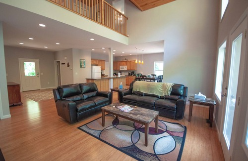 Hayesville House | Casa del Rio 3/2 on Hiawassee River w/HOT TUB on a Secluded Private lot