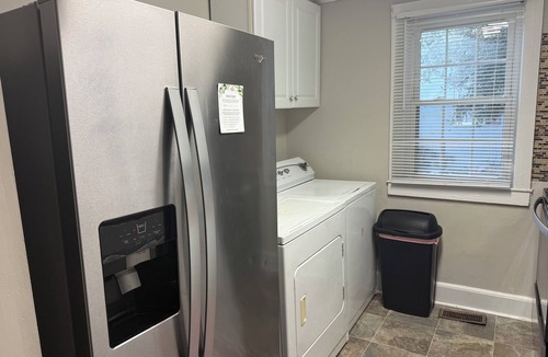 Raeford House | Casa Minimal Cottage Pet Friendly w/Fenced Yard