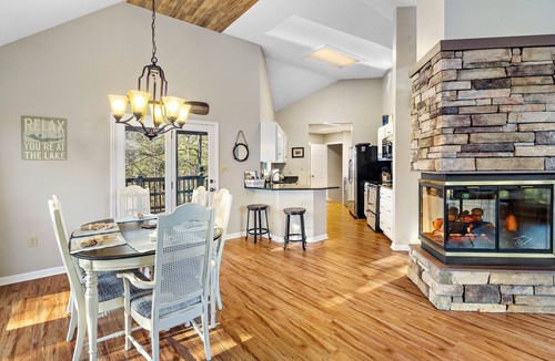 Lake Lure House | Casa su Lago - Mr Lake Lure Vacation Rentals - Dog Friendly - Located in Rumbling Bald Resort