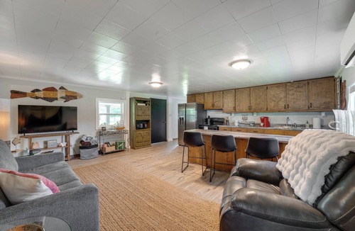 Centre Cabin | 'Cast a Line Cabin' w/Dock on Weiss Lake