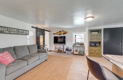 Centre Cabin | 'Cast a Line Cabin' w/Dock on Weiss Lake