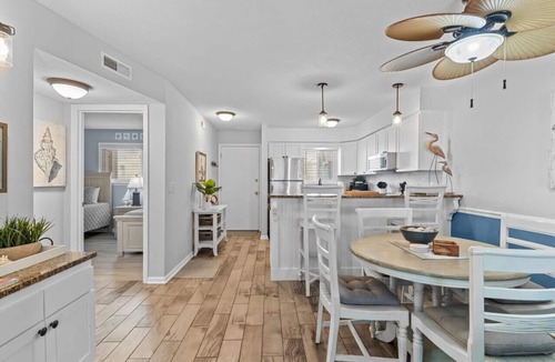 Wilmington Beach Condo | Cast a Waves salty Condo with SEA views and a POOL