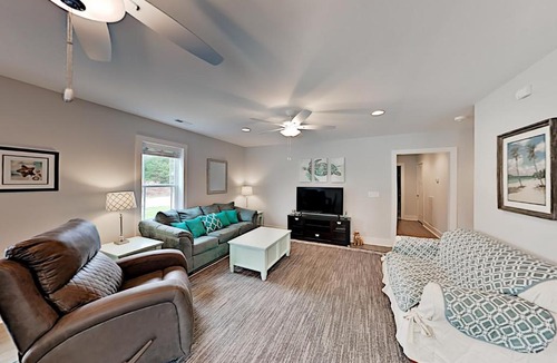 Tranquil Harbour House | Cast A Waves