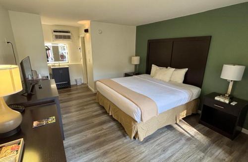 Maggie Valley Hotel | Castlewood Inn