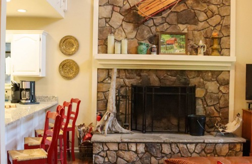 Seven Devils Cabin | Casual comfort between Boone & Sugar. A retreat w/soul, High Country centered.