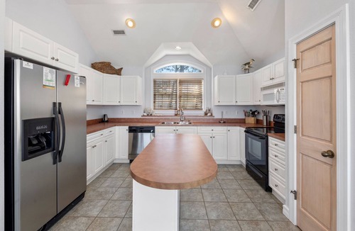 Corolla Light House | Catch N Relax: Soundfront | Pool/Hot Tub | Dogs OK