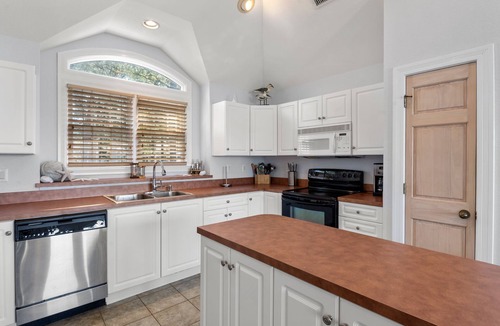Corolla Light House | Catch N Relax: Soundfront | Pool/Hot Tub | Dogs OK
