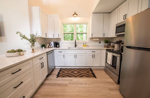 Monteagle House | Caverns,Sewanee, Hikes,Waterfalls : Tiny Basecamp