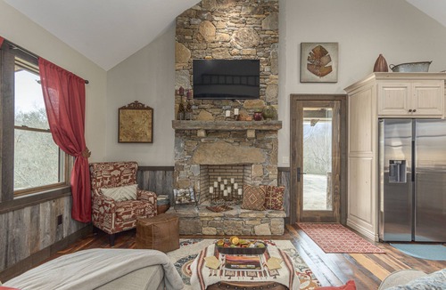 Waynesville House | Cedar Cliff Cabin at Rivers Edge Rentals. Luxurious reclaimed 125 year old cabin