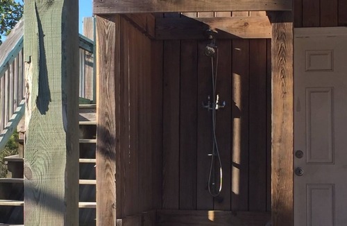 Cedar Island Cottage | Cedar Island cottage, short walk to beach