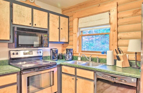Brevard Cottage | Cedar Mountain Log Cabin: 4 Mi Dupont State Forest