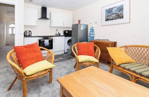 Newington Apartment | Central 2-Bed Flat near Edinburgh’s Highlights
