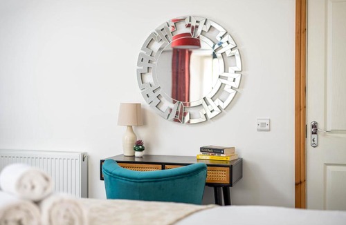 Southville Apartment | Central Basement Flat-Parking-By FabAccommodation