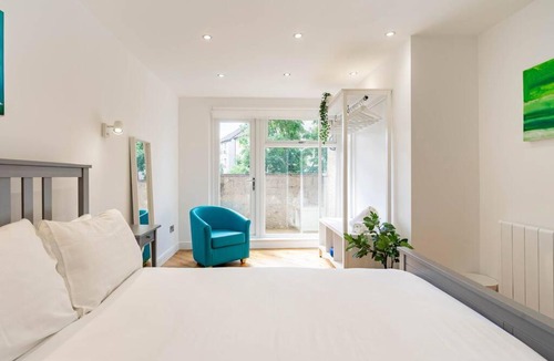 Dalry Apartment | Central, Bright 2 Bed Flat