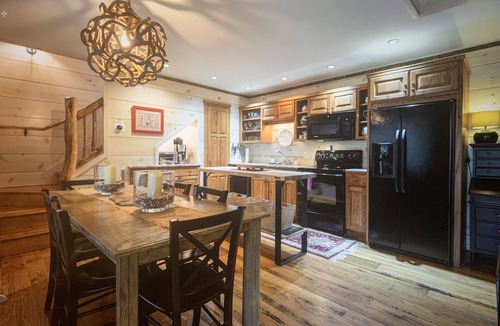 Cashiers House | Central! Charming and Luxurious Privacy with 2 Master Beds - Close to Everything