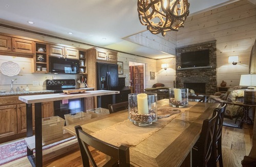 Cashiers House | Central! Charming and Luxurious Privacy with 2 Master Beds - Close to Everything