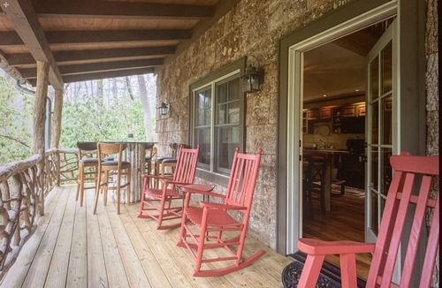 Cashiers House | Central! Charming and Luxurious Privacy with 2 Master Beds - Close to Everything