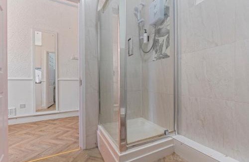 Dudley Apartment | Central Dudley Studio with Smart TV and Parking