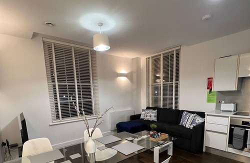 Reading City Centre Apartment | Central | Free Secure Parking | Relocating Families