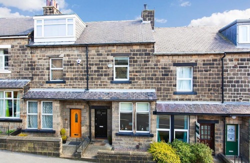 Leeds House | Central Horsforth Stone Cottage - 10 mins from LBA