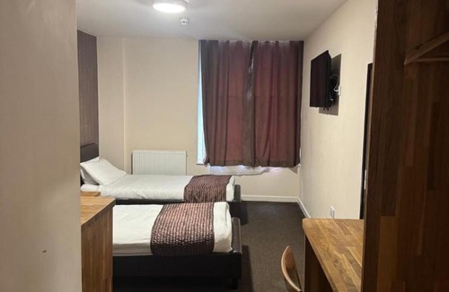 Gloucester Hotel | Central Hotel Gloucester by RoomsBooked