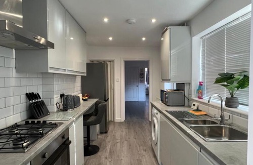 Kettering Apartment | Central Kettering Apartment by SJP Ideal for up to 3 Guests