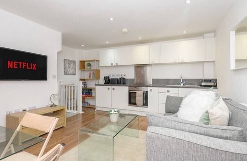 Leeds House | Central Leeds Duplex with Fantastic Canal Views - Pass the Keys
