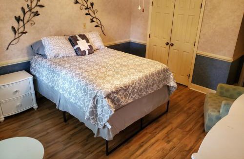 Lumberton Apartment | Central located large home on quiet wooded street