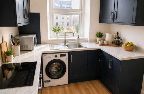 Harbourside Apartment | Central Modern Apartment -Sleeps 6 - Parking