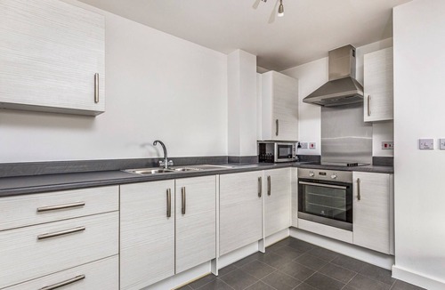 Chichester Apartment | Central Modern Flat with Parking - Pass the Keys