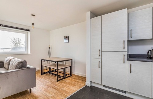 Chichester Apartment | Central Modern Flat with Parking - Pass the Keys