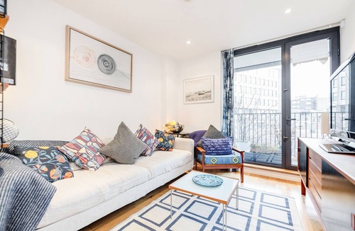 Newington Apartment | Central & Secure 2BR 2Bath flat minutes from the London Eye!