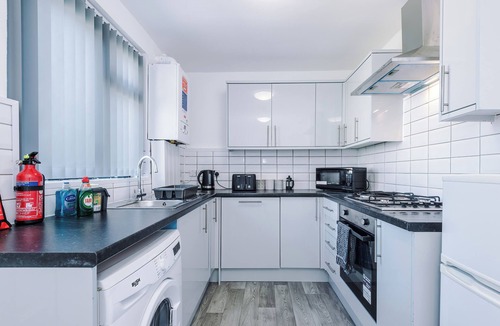 Skipton House | "Central Skipton Townhouse Sleeps 10 Walk to Everything Free Parking