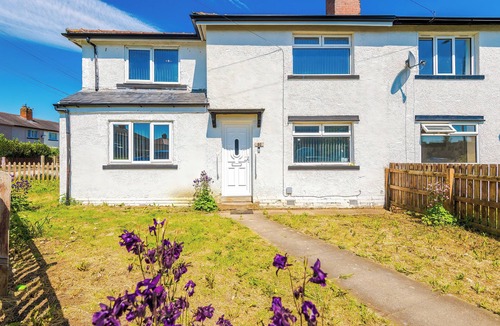 Skipton House | "Central Skipton Townhouse Sleeps 10 Walk to Everything Free Parking