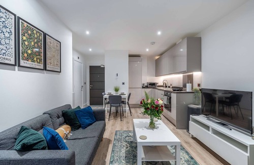 Barnt Green Apartment | Central Solihull 1-Bed | Parking WiFi NEC