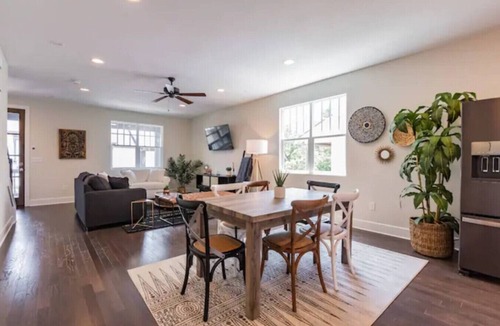 Melrose House | Central Villa *5 min to Broadway* Walk to 12 South