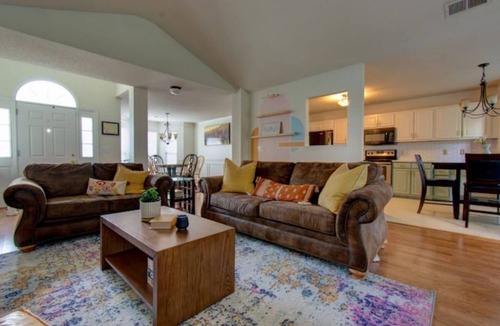 Davis Lake - Eastfield House | Centrally-located Cozy & Relaxing Charlotte Ranch
