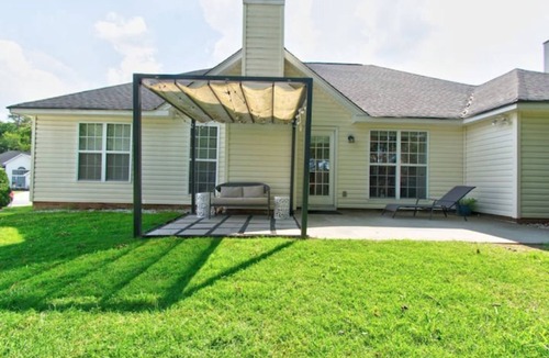 Davis Lake - Eastfield House | Centrally-located Cozy & Relaxing Charlotte Ranch