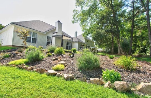 Davis Lake - Eastfield House | Centrally-located Cozy & Relaxing Charlotte Ranch