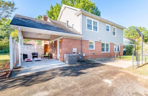 Charlotte House | Centrally Located Spacious Abode
